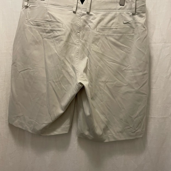 Mens Nike Dri fit golf shorts - Picture 2 of 2